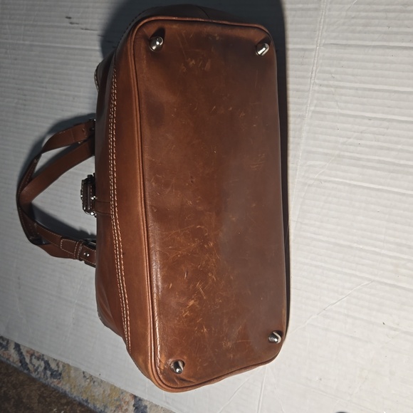 Coach Hamilton - Picture 5 of 12